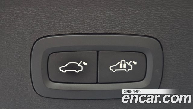 Volvo XC40 2024 — photo 32
