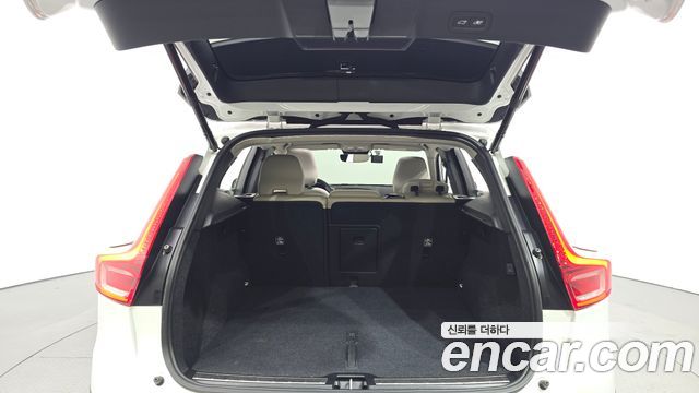 Volvo XC40 2024 — photo 33