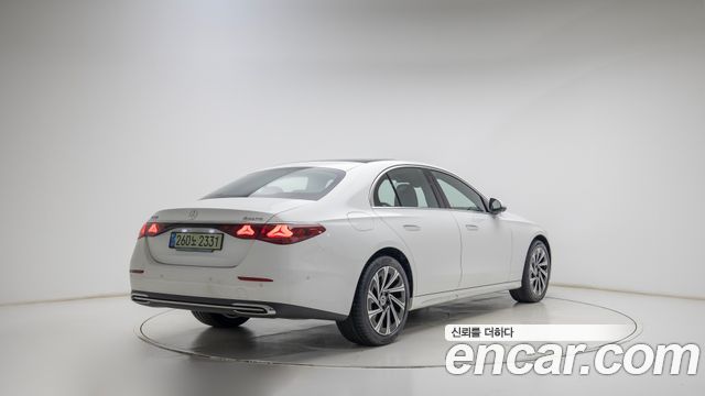 Mercedes-Benz E-Class 2026 — photo 2