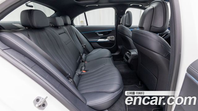 Mercedes-Benz E-Class 2026 — photo 10