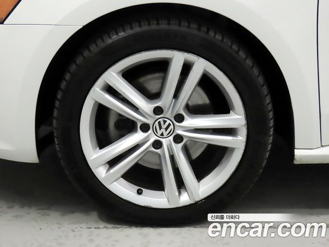 Volkswagen Passat 2015 — photo 20