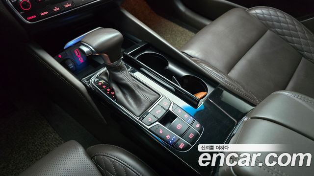Kia K7 2016 — photo 12