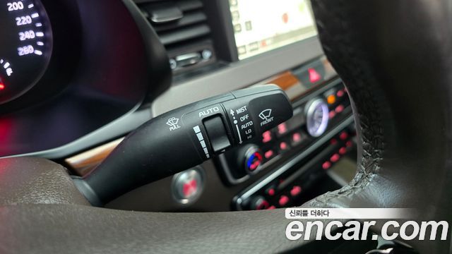 Kia K7 2016 — photo 26