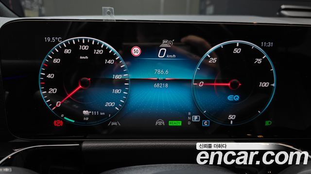Mercedes-Benz EQA 2021 — photo 11