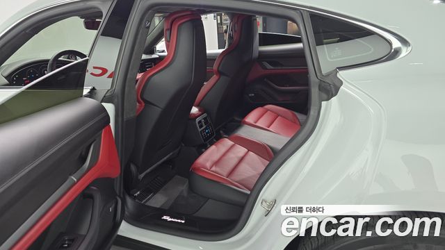 Porsche Taycan 2021 — photo 11