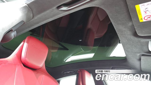 Porsche Taycan 2021 — photo 17