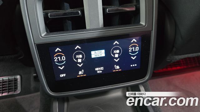 Porsche Taycan 2021 — photo 19
