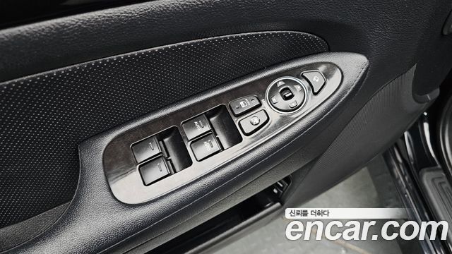 Hyundai Genesis 2012 — photo 18