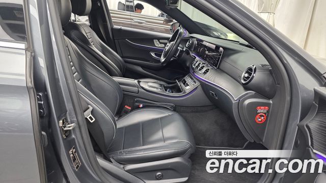 Mercedes-Benz E-Class 2021 — photo 11