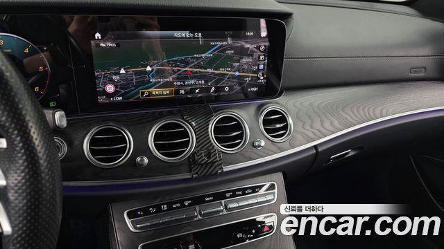 Mercedes-Benz E-Class 2021 — photo 14