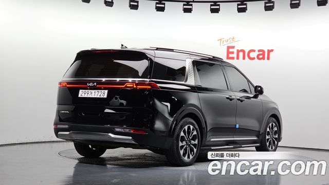 Kia Canival 2023 — photo 2