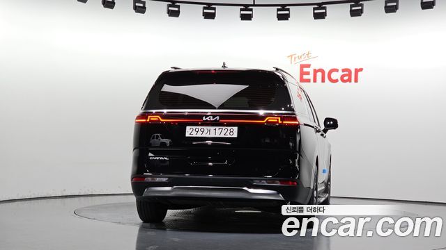 Kia Canival 2023 — photo 4