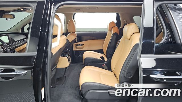 Kia Canival 2023 — photo 11