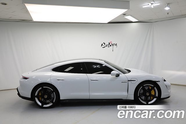 Porsche Taycan 2021 — photo 3