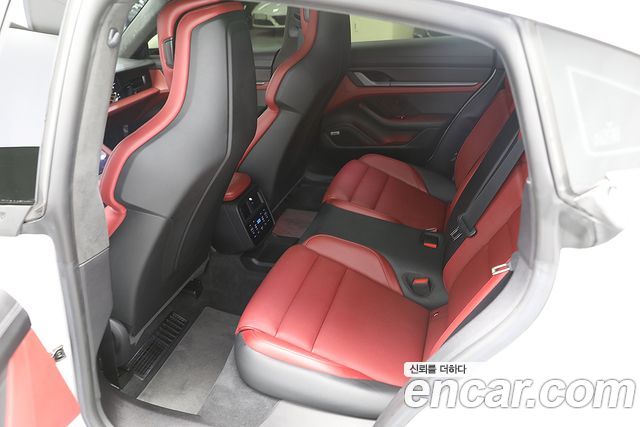Porsche Taycan 2021 — photo 11