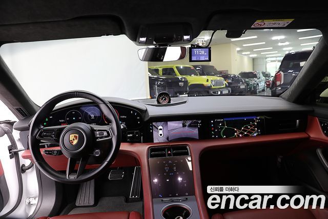 Porsche Taycan 2021 — photo 12