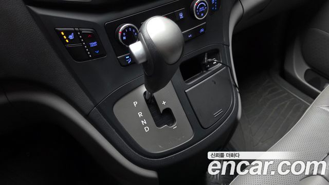 Hyundai Starex 2017 — photo 12
