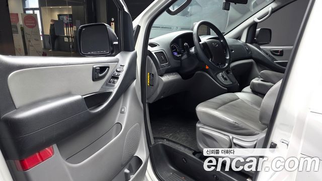 Hyundai Starex 2017 — photo 13