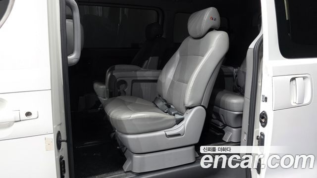 Hyundai Starex 2017 — photo 18