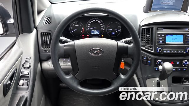 Hyundai Starex 2017 — photo 19
