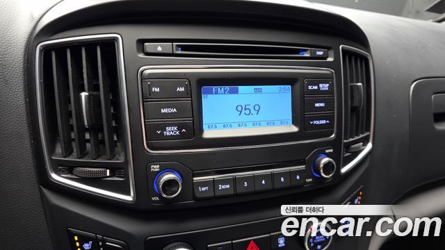 Hyundai Starex 2017 — photo 22