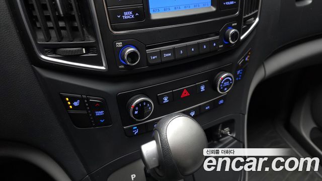 Hyundai Starex 2017 — photo 23