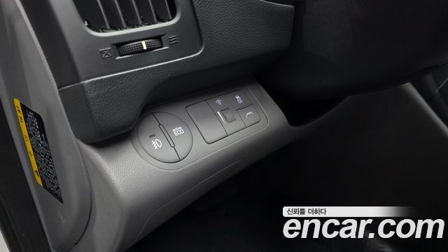 Hyundai Starex 2017 — photo 25