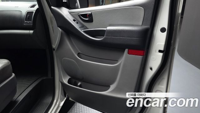 Hyundai Starex 2017 — photo 14