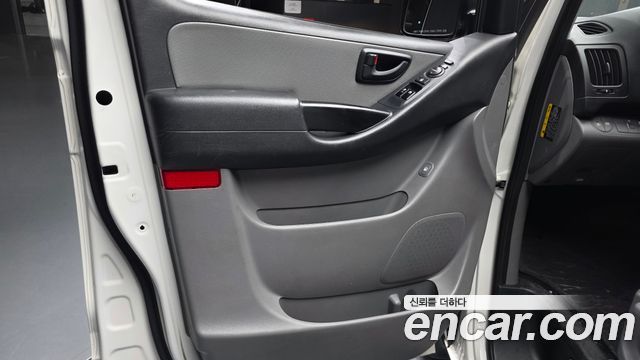 Hyundai Starex 2017 — photo 15