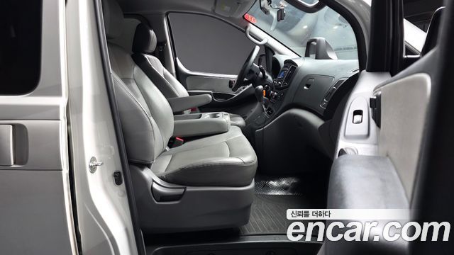 Hyundai Starex 2017 — photo 16