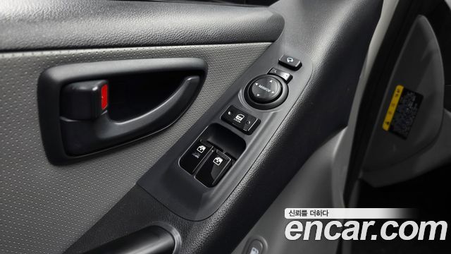 Hyundai Starex 2017 — photo 28