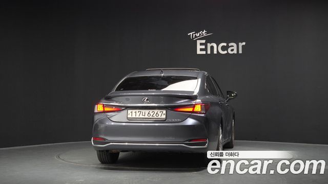 Lexus ES 2025 — photo 4