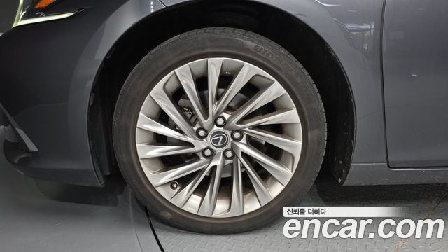 Lexus ES 2025 — photo 5