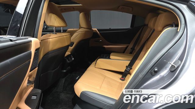 Lexus ES 2025 — photo 17