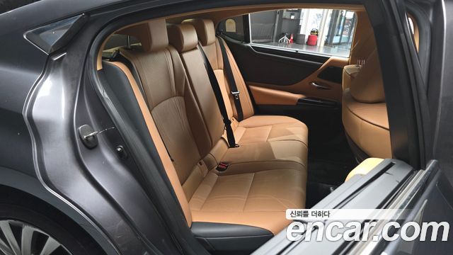 Lexus ES 2025 — photo 18