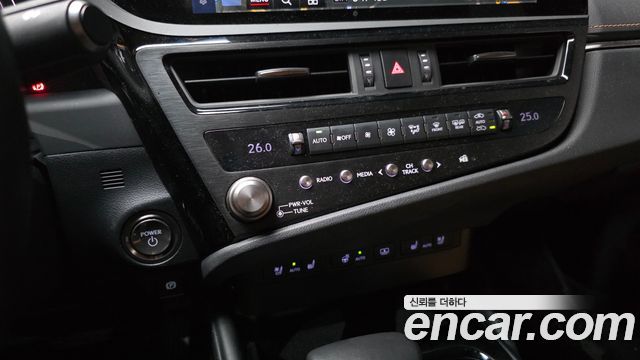 Lexus ES 2025 — photo 23