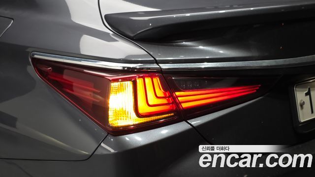 Lexus ES 2025 — photo 9