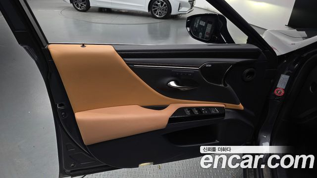 Lexus ES 2025 — photo 14