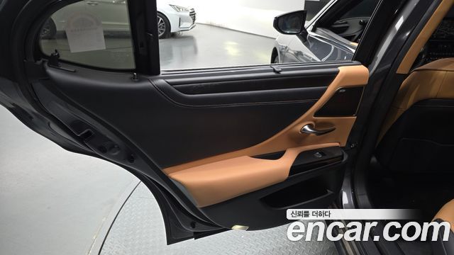 Lexus ES 2025 — photo 15