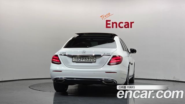 Mercedes-Benz E-Class 2019 — photo 4