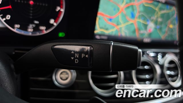 Mercedes-Benz E-Class 2019 — photo 12
