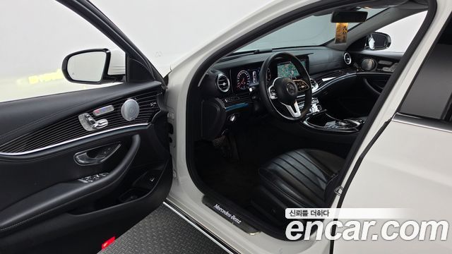Mercedes-Benz E-Class 2019 — photo 13