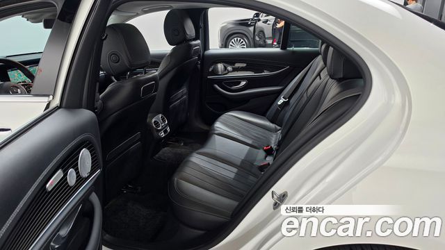 Mercedes-Benz E-Class 2019 — photo 17