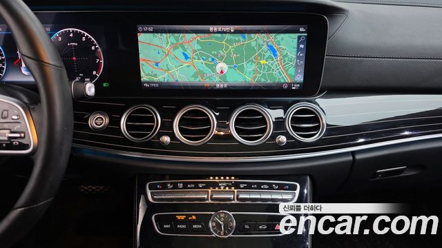 Mercedes-Benz E-Class 2019 — photo 18