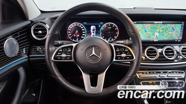 Mercedes-Benz E-Class 2019 — photo 19