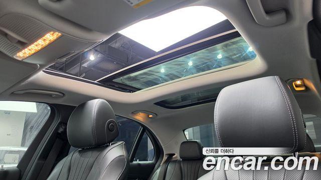 Mercedes-Benz E-Class 2019 — photo 21