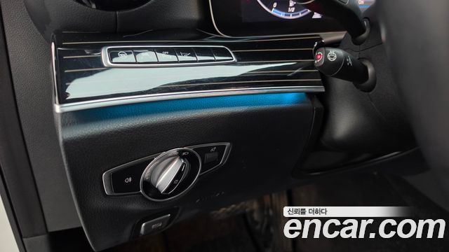 Mercedes-Benz E-Class 2019 — photo 26