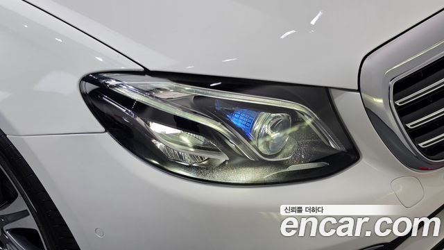 Mercedes-Benz E-Class 2019 — photo 8