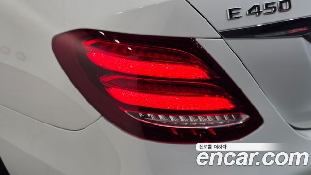 Mercedes-Benz E-Class 2019 — photo 9
