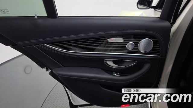 Mercedes-Benz E-Class 2019 — photo 15